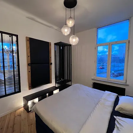 Apartment The Rabbit Hole - Romantic With Adult Playroom *
