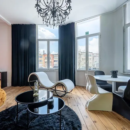 The Rabbit Hole - Romantic With Adult Playroom Apartment *